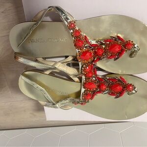 Ivanka Trump Fona2.  Stylish sandals, comfortable and vibrant.